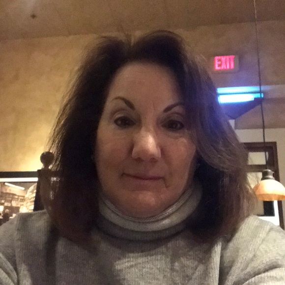 Meet your Posher, Carol - Picture 1 of 1